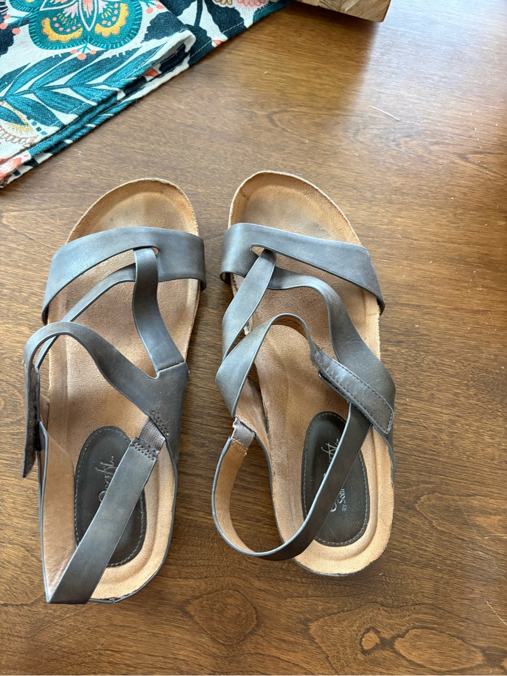Softwalk Women's Gray Leather Strappy Comfort Sandals